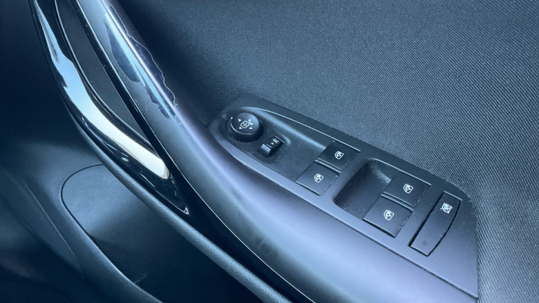 Vauxhall Astra 1.4i 16V SRi 5dr Petrol Hatchback